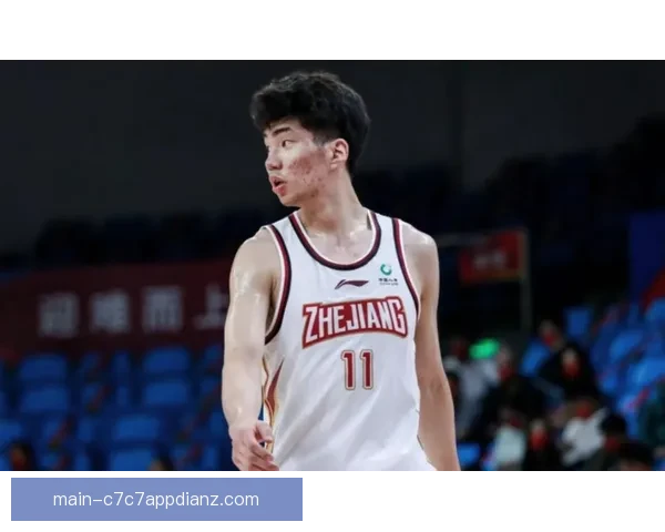 余嘉豪：低谷时坚守不退场 扶助国家队